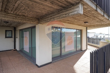 Foto Negozio in Via Italia, Medolago di 75 m² con 3 locali in vendita