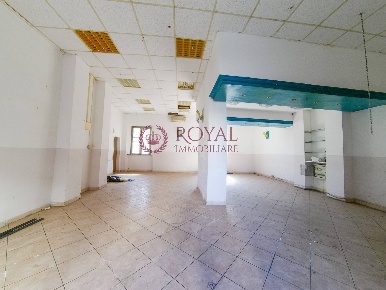 Foto Locale commerciale in Via Della Campana, Livorno Pontino - Bastia