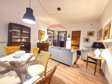 Foto Appartamento in via Sabotino, Cosenza Centro di 165 m² con 7 locali