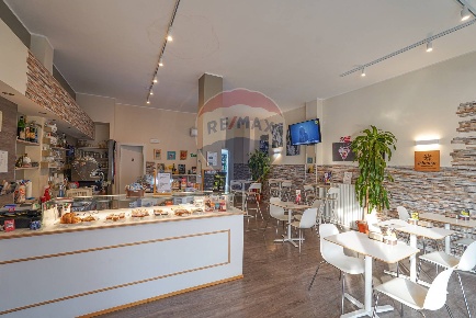 Foto Bar in IV Novembre, Vedano al Lambro di 80 m² con 2 locali in vendita