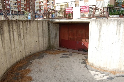 Foto Box in Via Giovanni Falcone, Canosa di Puglia di 25 m² con 2 locali