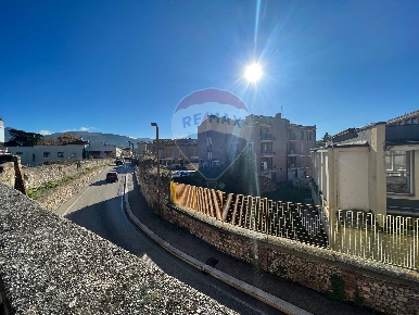 Foto Locale commerciale in VIA GENTILE DA FOLIGNO, Foligno Centro Storico