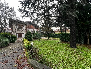 Foto Villa unifamiliare in Via Roma, Serino Sala di 120 m² con 4 locali