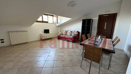 Foto Attico a Quadrelle di 87 m² con 4 locali in affitto