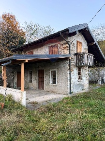 Foto Casa indipendente a Cadegliano-Viconago Centro di 150 m² con 5 locali