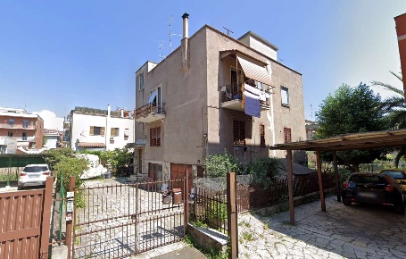 Foto Appartamento in Via della Serena 59, Tivoli di 107 m² con 4 locali