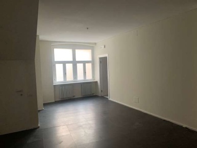 Foto Negozio a Rovereto di 210 m² con 4 locali in affitto