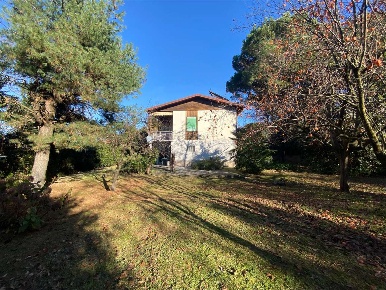 Foto Casa indipendente a Germignaga di 200 m² con 5 locali in vendita