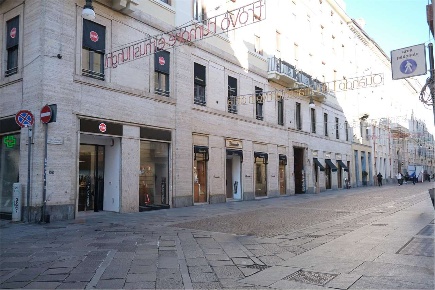 Foto Ufficio in Via Giuseppe Luigi Lagrange 10, Torino Via Roma di 260 m²