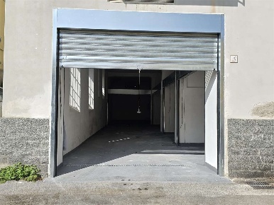 Foto Box in via Gennaro Trincone 29, Salerno Fratte - Matierno di 17 m²