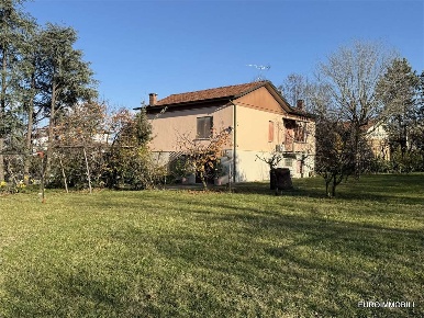 Foto Casa indipendente in via del popolo, Traversetolo Centro di 165 m²