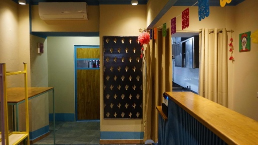 Foto Attività commerciale in Via Azuni 94, Cagliari Stampace di 109 m²