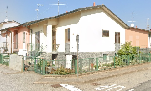 Foto Villa unifamiliare in Via Kluzer 29, Abbiategrasso di 85 m² in vendita