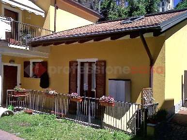 Foto Appartamento in BescapÃ¨, Borgomanero Centro di 65 m² con 2 locali