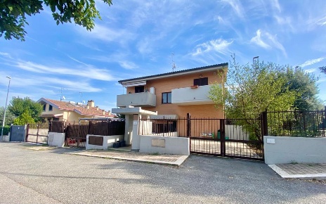 Foto Appartamento in del Fosso Centroni, Roma Morena di 65 m² con 3 locali