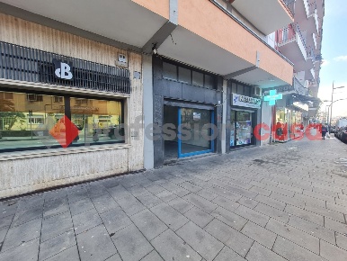 Foto Negozio in Via Martiri D'Ugheria *, Scafati Centro di 48 m² in affitto