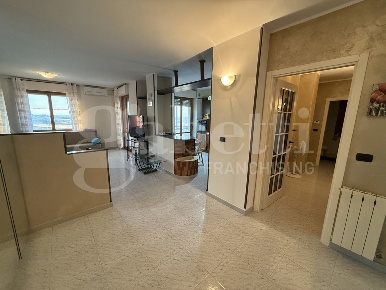 Foto Appartamento in padova, Termoli Centro di 113 m² con 4 locali