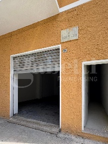 Foto Negozio in Giuseppe  Verdi, Cagliari San Benedetto di 77 m² in vendita