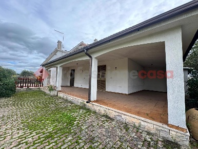 Foto Villa unifamiliare in Via DIETRO LA PIANTATA 19, Leporano di 145 m²