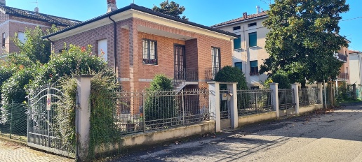 Foto Villa unifamiliare in VIA ZAGO 2, Reggio nell'Emilia di 180 m²