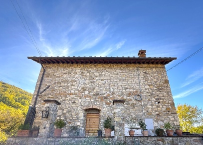 Foto Rustico in Via di Savignano 2, Vaiano di 180 m² con 6 locali