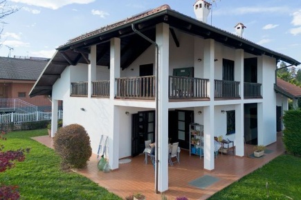 Foto Villa unifamiliare in Via Caselette 35, Alpignano di 350 m² in vendita
