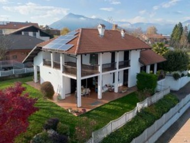 Foto Villa unifamiliare in Via Caselette 35, Alpignano di 350 m² in vendita