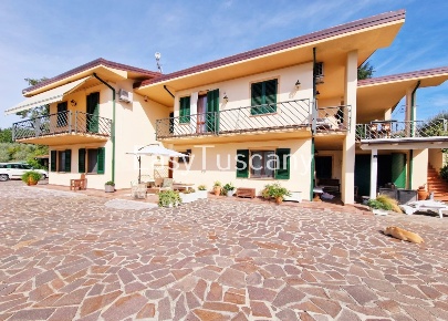 Foto Villa unifamiliare in via di montecarlo, Montecarlo di 380 m²