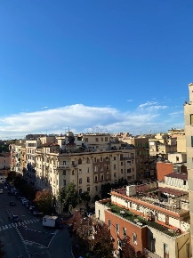 Foto Appartamento in Via Albalonga, Roma Re di Roma di 110 m² con 4 locali