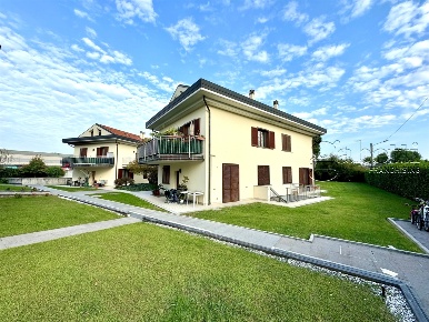 Foto Appartamento in Gramsci, Nerviano Centro di 90 m² con 4 locali