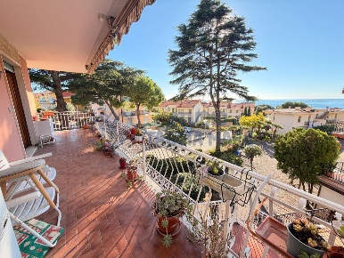 Foto Appartamento in Via Casai, Riva Ligure Centro di 75 m² con 3 locali