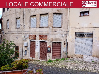 Foto Negozio in Piazza Romana, Cori Centro di 70 m² con 2 locali in vendita