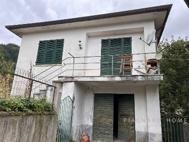 Foto Casa indipendente in Via Micletti, Zeri Coloretta di 82 m² in vendita