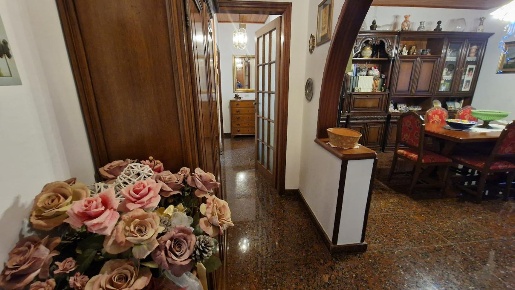 Foto Appartamento a Carrara Marina di Carrara di 97 m² con 5 locali