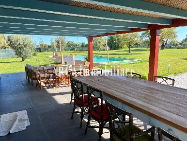 Foto Villa unifamiliare a Pietrasanta di 220 m² con 8 locali in vendita