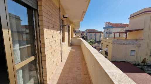 Foto Appartamento in Via Raffaele Viviani, Mondragone di 100 m² in vendita