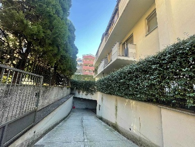 Foto Garage a Monza San Giuseppe di 22 m² con 2 locali in vendita
