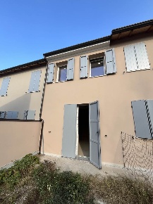Foto Case semi ndipendenti a Reggiolo Centro di 90 m² con 6 locali