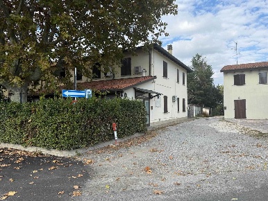 Foto Ristorante in stradone  6, Massa Lombarda di 252 m² con 4 locali