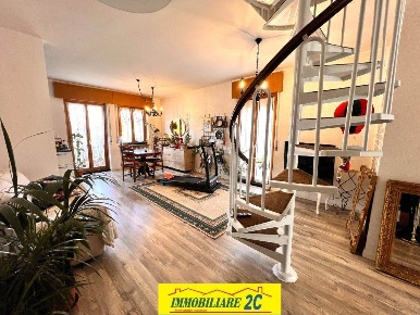 Foto Appartamento a Povegliano Veronese Centro di 117 m² con 6 locali