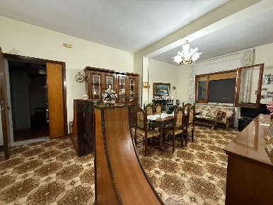 Foto Appartamento a Pomigliano d'Arco Centro di 115 m² con 5 locali