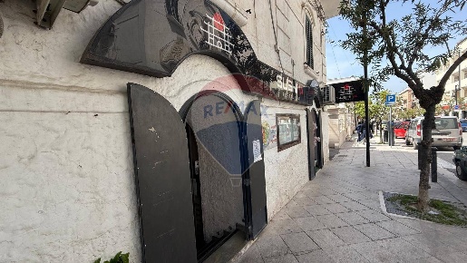 Foto Locale commerciale in Viale XXIV Maggio, Vieste Centro di 89 m²