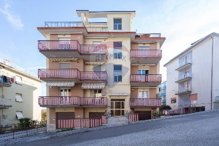 Foto Appartamento a Falconara Marittima Centro di 128 m² con 6 locali
