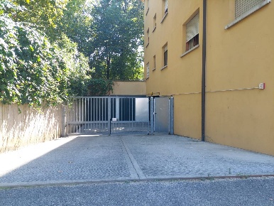 Foto Box in VIA ZANARDI, Bologna Noce - Pescarola di 13 m² con 1 locali