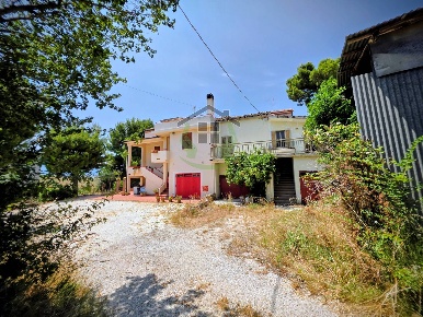 Foto Villa bifamiliare in Contrada Lava, Offida di 180 m² con 5 locali