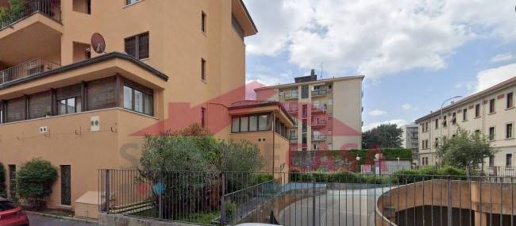 Foto Box in VIA POLA, Saronno di 20 m² con 1 locali in affitto