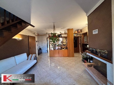 Foto Appartamento in Via Fenoglio, Settimo Torinese di 170 m² con 5 locali