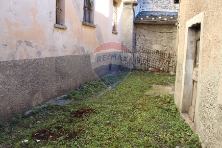 Foto Casa indipendente in via Dante, Esino Lario Centro di 175 m²
