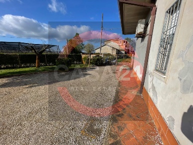 Foto Villa a schiera in strada valletta, Latina Acciarella di 85 m²