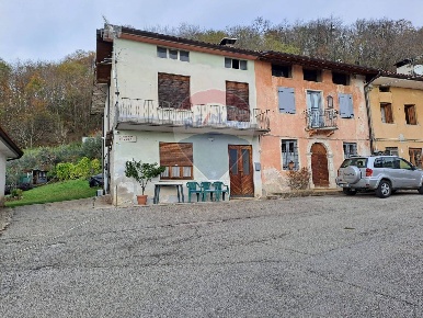 Foto Rustico in Contrada Tommasi, Valdagno di 252 m² con 9 locali